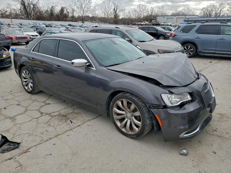 Foto 4 de la subasta – 2018 CHRYSLER 300 con VIN 2C3CCAAG1JH265128