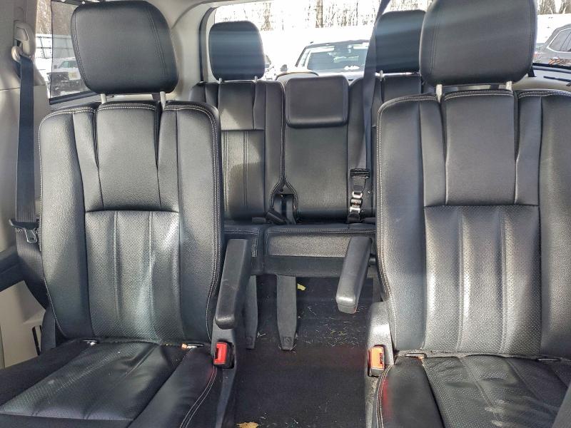 Photo 10 from auction – 2016 CHRYSLER TOWN & COU with VIN 2C4RC1CG9GR191172
