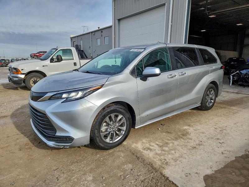Photo 1 from auction – 2021 TOYOTA SIENNA LE with VIN 5TDKSKFC2MS036811