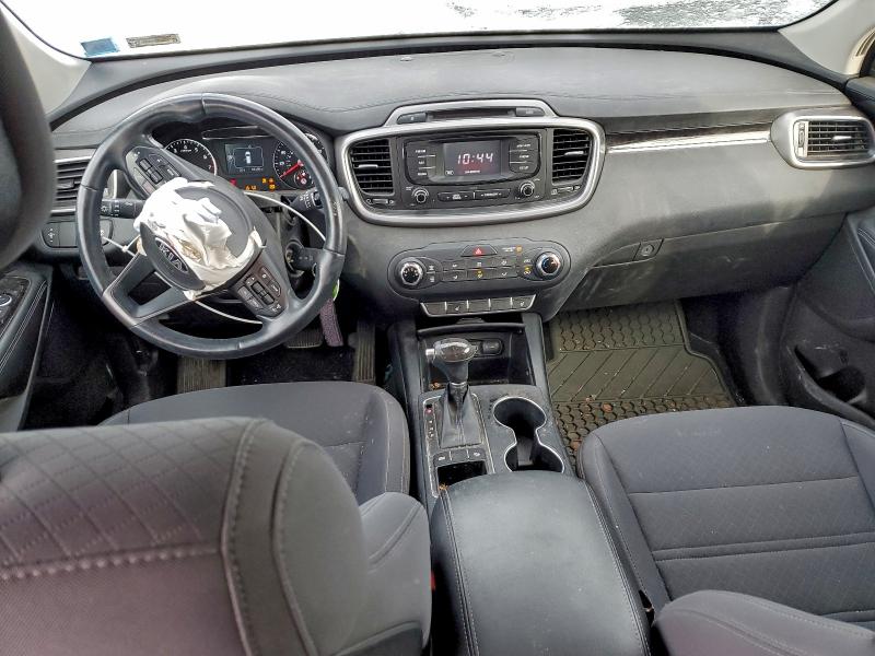 Photo 8 from auction – 2016 KIA SORENTO LX with VIN 5XYPG4A33GG005269