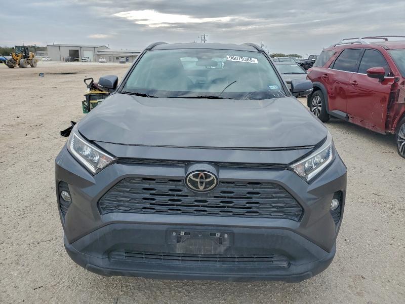 Photo 5 from auction – 2021 TOYOTA RAV4 XLE with VIN 2T3W1RFV2MC147759