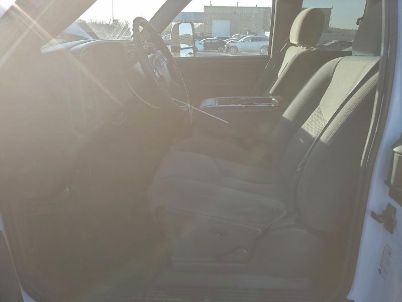Photo 7 from auction – 2006 CHEVROLET SILVERADO with VIN 1GCHK29D76E236705