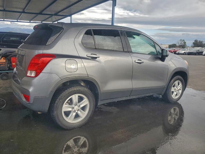 Photo 3 from auction – 2020 CHEVROLET TRAX LS with VIN 3GNCJNSB1LL220140
