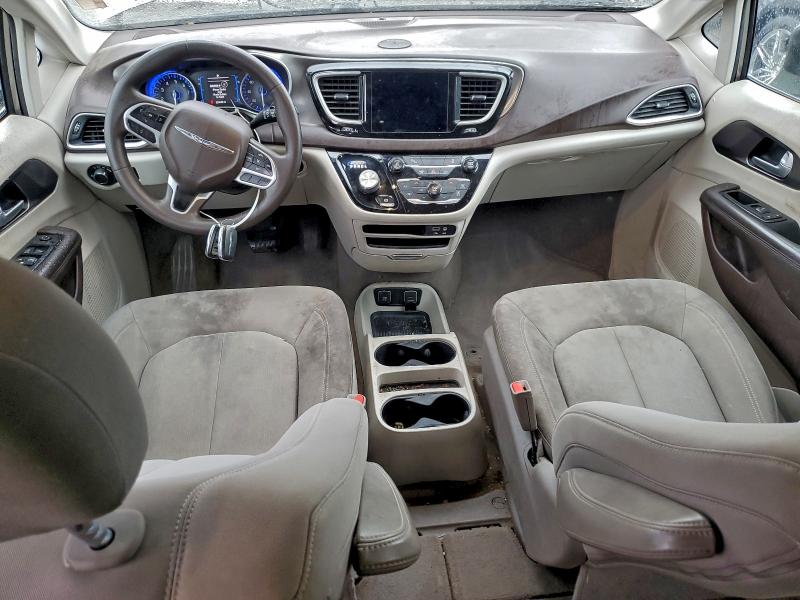 Photo 8 from auction – 2017 CHRYSLER PACIFICA T with VIN 2C4RC1DGXHR593024