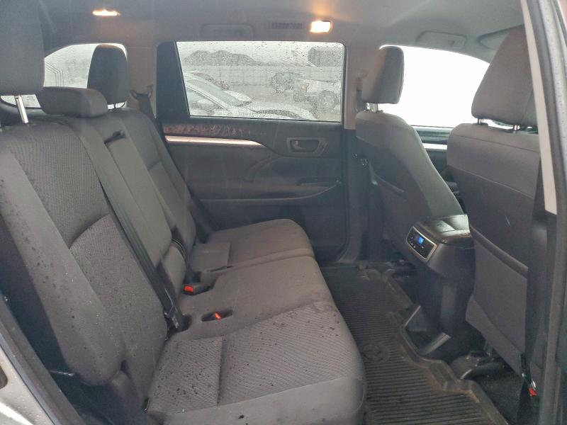 Photo 11 from auction – 2018 TOYOTA HIGHLANDER with VIN 5TDBZRFH2JS497633