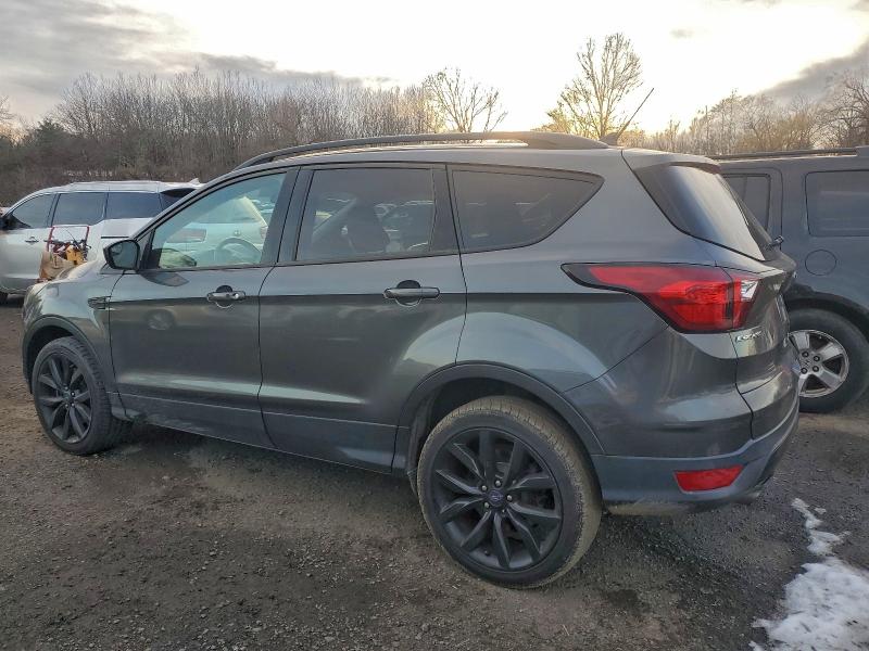 Photo 2 from auction – 2019 FORD ESCAPE SE with VIN 1FMCU9GD7KUB08685