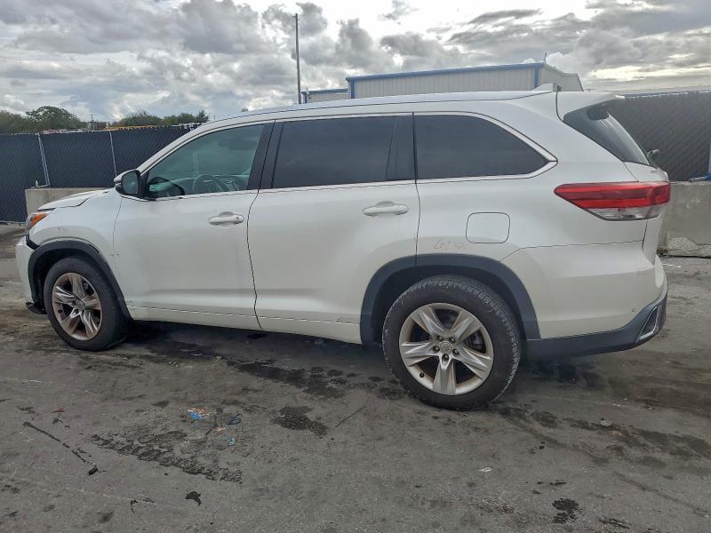 Photo 2 from auction – 2018 TOYOTA HIGHLANDER with VIN 5TDYZRFH2JS243012