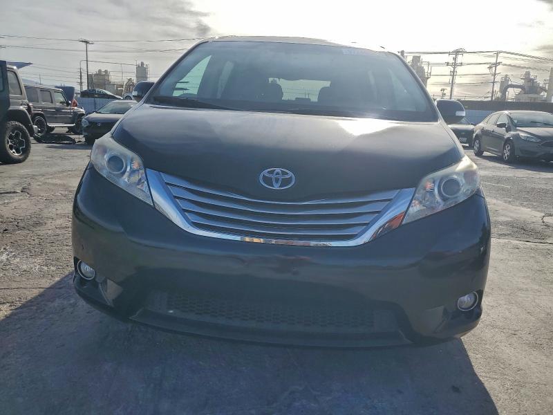 Photo 5 from auction – 2013 TOYOTA SIENNA XLE with VIN 5TDYK3DC8DS380436