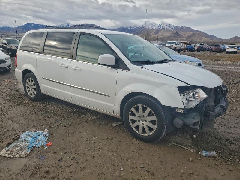 Photo 4 from auction – 2014 CHRYSLER TOWN & COU with VIN 2C4RC1BG8ER435554