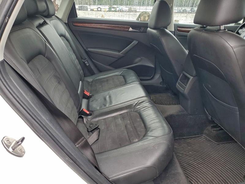 Photo 10 from auction – 2012 VOLKSWAGEN PASSAT SEL with VIN 1VWCM7A39CC021335