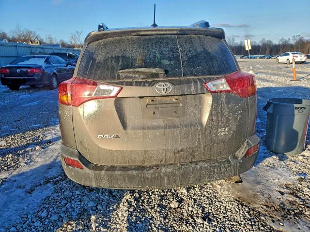 Photo 6 from auction – 2015 TOYOTA RAV4 XLE with VIN JTMRFREV8FD152656