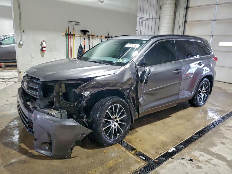 TOYOTA HIGHLANDER 2017 with VIN 5TDJZRFH7HS443377 - Photo from auction