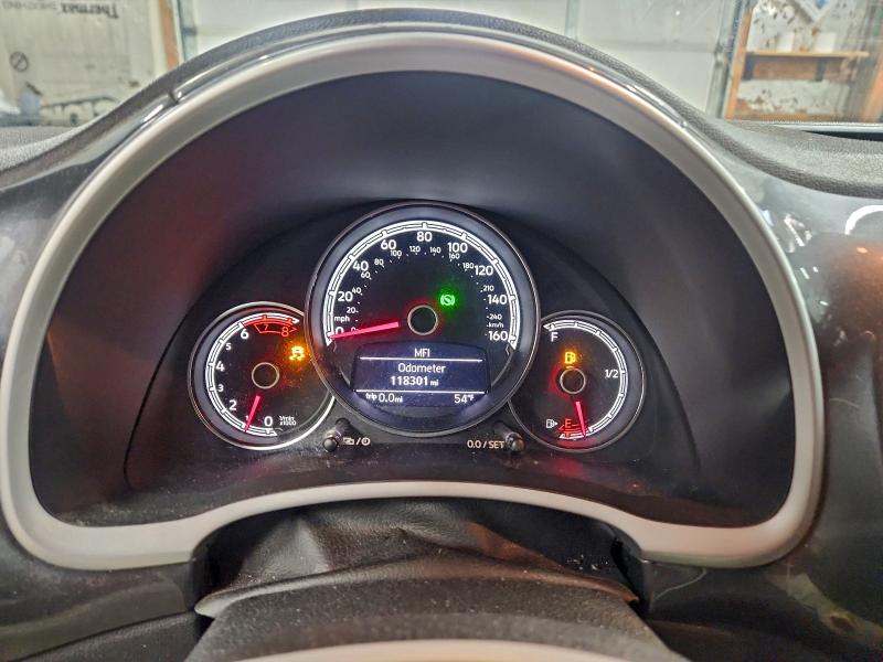 Photo 9 from auction – 2018 VOLKSWAGEN BEETLE SE with VIN 3VWJD7AT0JM728536