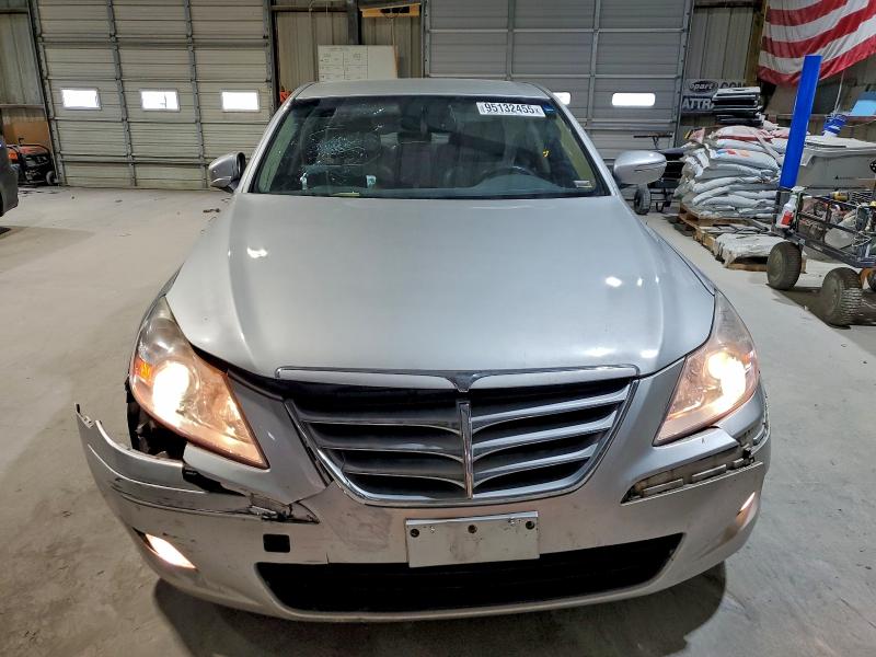 Photo 5 from auction – 2010 HYUNDAI GENESIS with VIN KMHGC4DE0AU089190