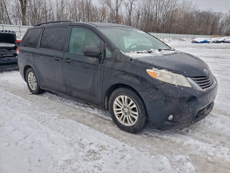 Photo 4 from auction – 2011 TOYOTA SIENNA XLE with VIN 5TDYK3DC4BS012915