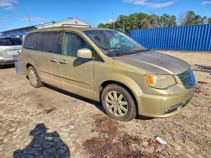 Photo 4 from auction – 2014 CHRYSLER TOWN & COU with VIN 2C4RC1BG8ER159456