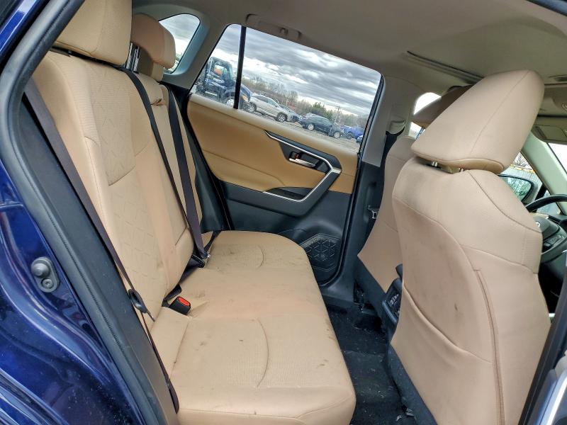 Photo 11 from auction – 2019 TOYOTA RAV4 XLE with VIN JTMP1RFV3KJ024647