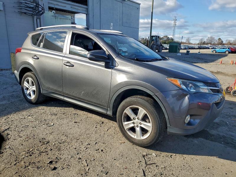 Photo 4 from auction – 2014 TOYOTA RAV4 XLE with VIN JTMWFREV2EJ015084