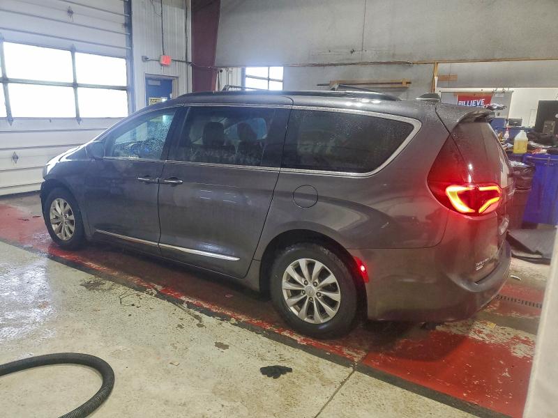 Photo 2 from auction – 2017 CHRYSLER PACIFICA T with VIN 2C4RC1BG1HR590824