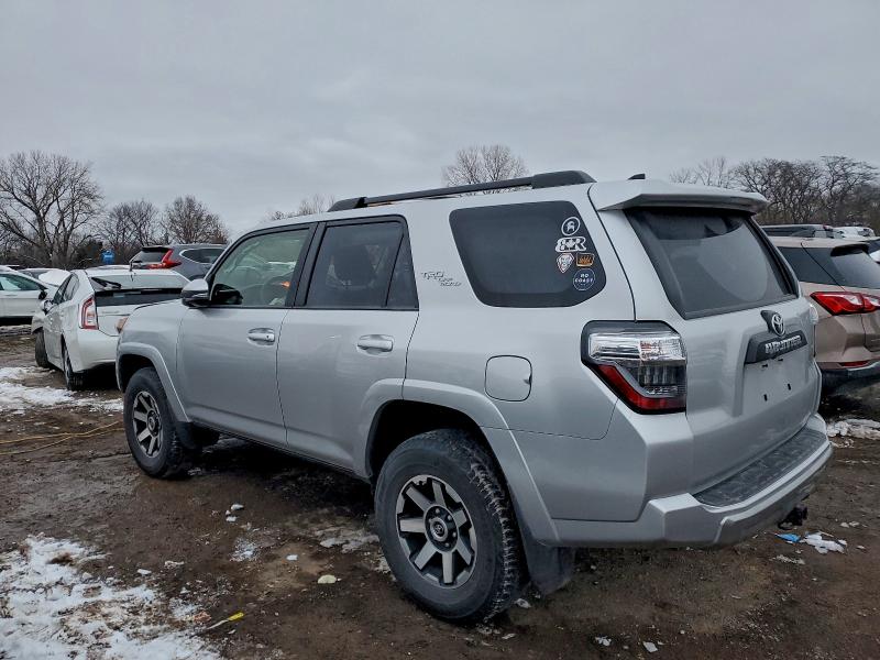 Photo 2 from auction – 2019 TOYOTA 4RUNNER SR with VIN JTEBU5JR0K5677476