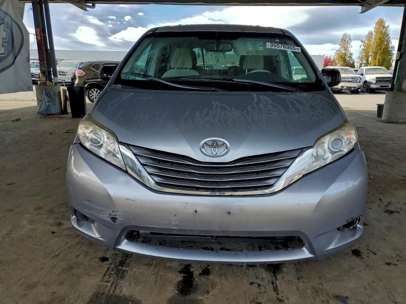 Photo 5 from auction – 2014 TOYOTA SIENNA LE with VIN 5TDKK3DC8ES449567