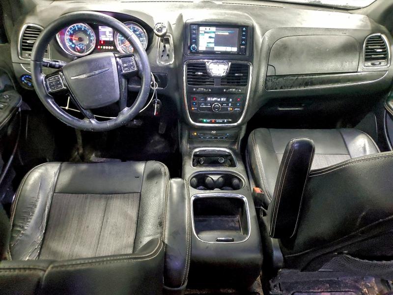 Photo 8 from auction – 2015 CHRYSLER TOWN & COU with VIN 2C4RC1HG4FR583841