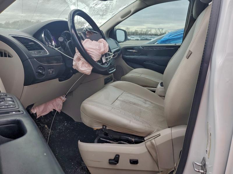 Photo 7 from auction – 2015 CHRYSLER TOWN & COU with VIN 2C4RC1CG0FR753829