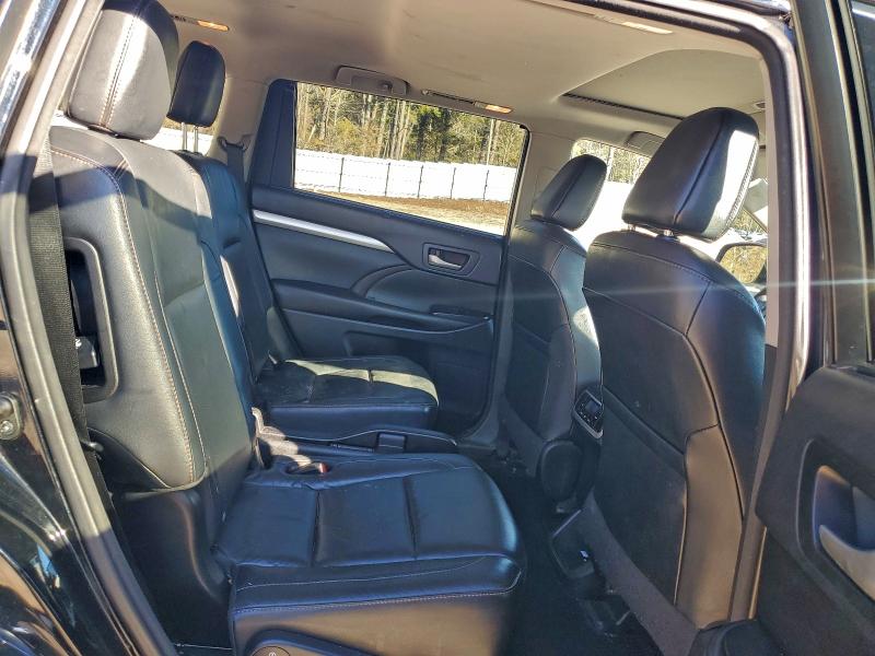 Photo 11 from auction – 2016 TOYOTA HIGHLANDER with VIN 5TDJKRFH8GS311795