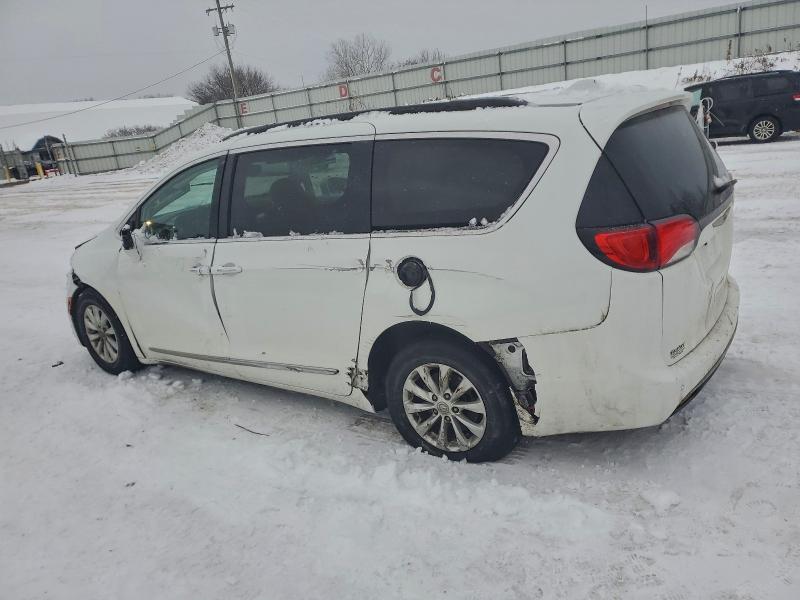Photo 2 from auction – 2017 CHRYSLER PACIFICA T with VIN 2C4RC1BG8HR691939