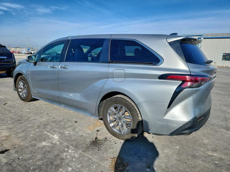 Photo 2 from auction – 2021 TOYOTA SIENNA LE with VIN 5TDKRKEC2MS063889