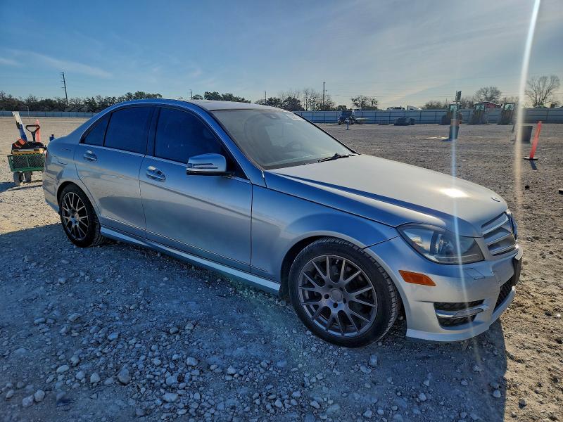 Photo 4 from auction – 2013 MERCEDES-BENZ C 250 with VIN WDDGF4HB4DA781069