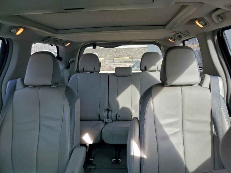 Photo 10 from auction – 2013 TOYOTA SIENNA XLE with VIN 5TDYK3DC4DS281242