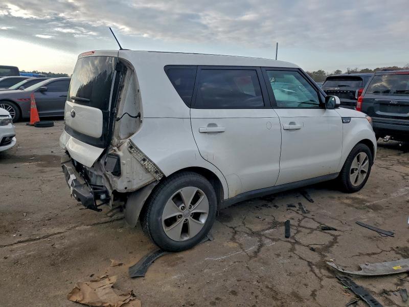 Photo 3 from auction – 2016 KIA SOUL with VIN KNDJN2A28G7402450