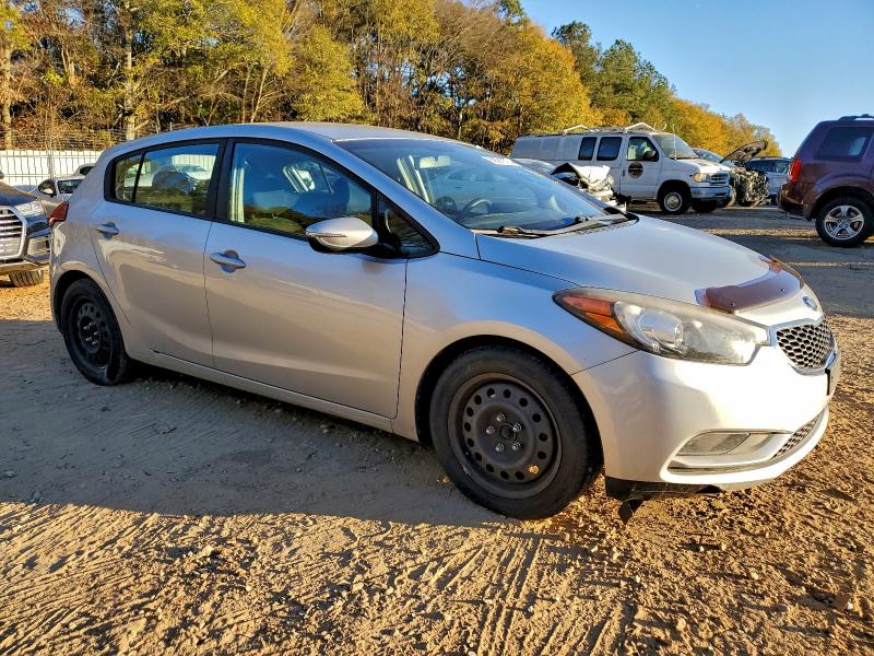 Photo 4 from auction – 2016 KIA FORTE LX with VIN KNAFK5A86G5637314