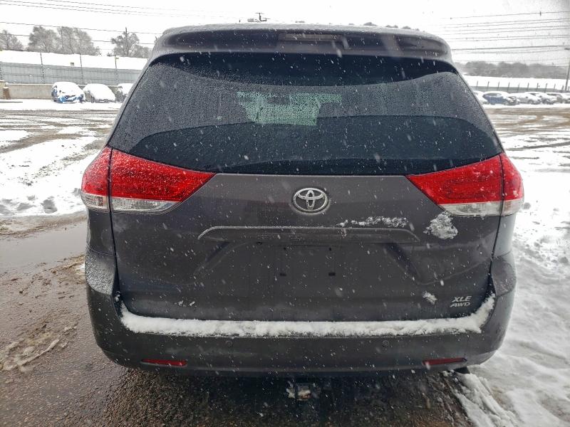 Photo 6 from auction – 2012 TOYOTA SIENNA XLE with VIN 5TDDK3DC6CS046130