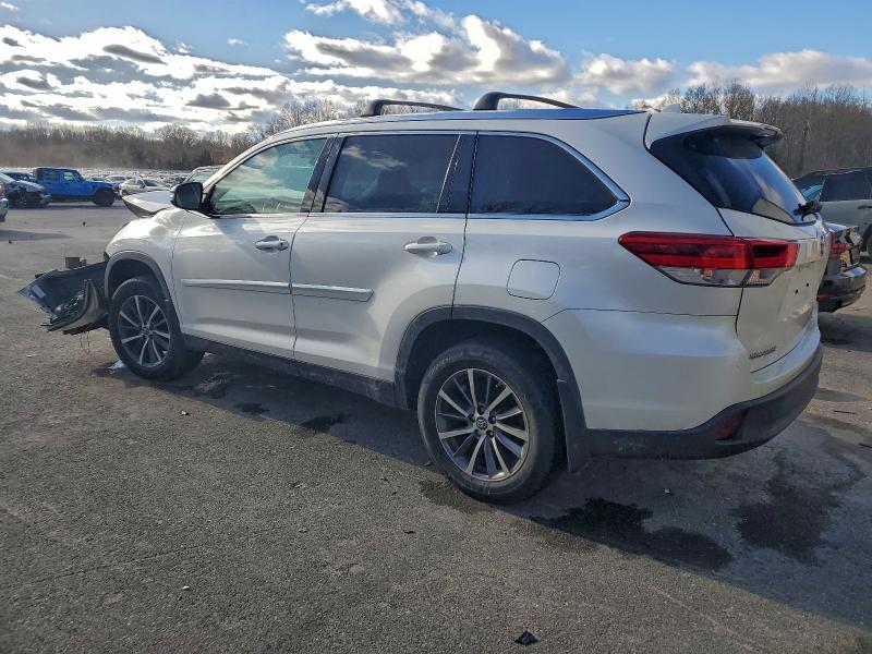 Photo 2 from auction – 2019 TOYOTA HIGHLANDER with VIN 5TDJZRFH5KS601013