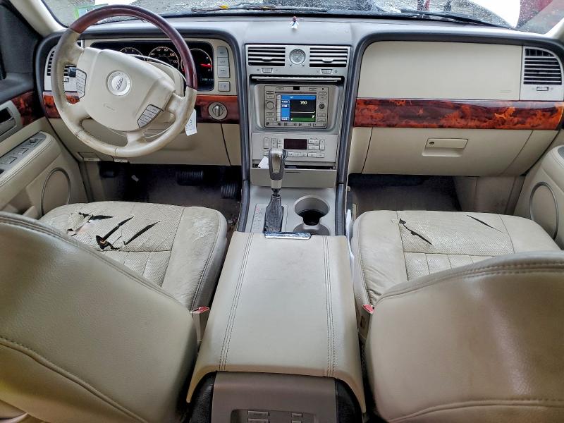 Photo 8 from auction – 2003 LINCOLN NAVIGATOR with VIN 5LMFU28RX3LJ13690