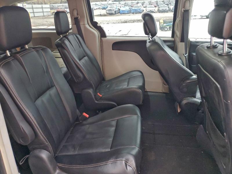Photo 11 from auction – 2016 CHRYSLER TOWN & COU with VIN 2C4RC1BG0GR268156