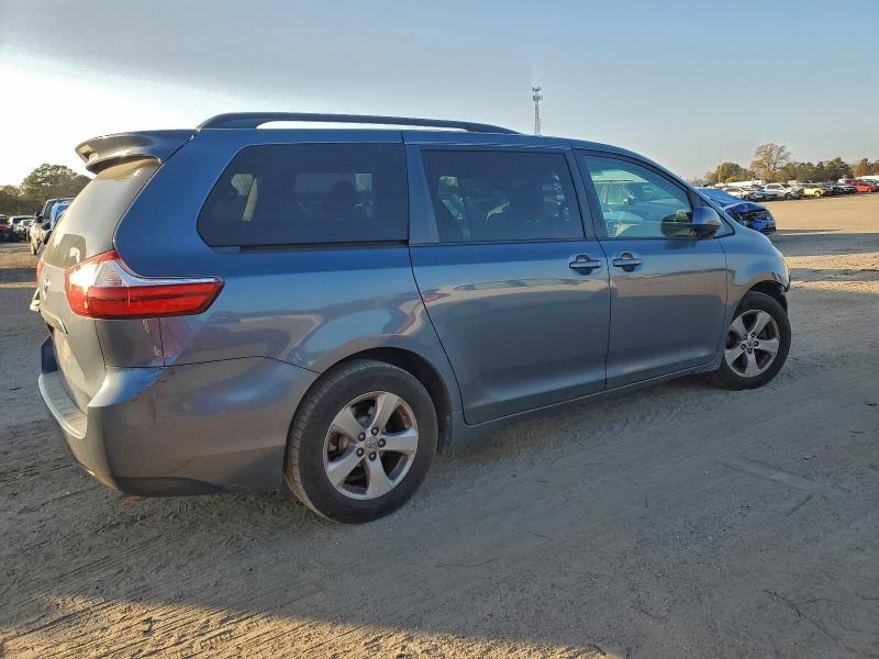 Photo 3 from auction – 2015 TOYOTA SIENNA LE with VIN 5TDKK3DC8FS582153