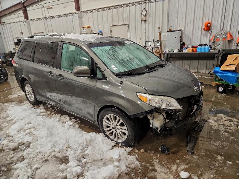 Photo 4 from auction – 2012 TOYOTA SIENNA XLE with VIN 5TDYK3DC5CS248376