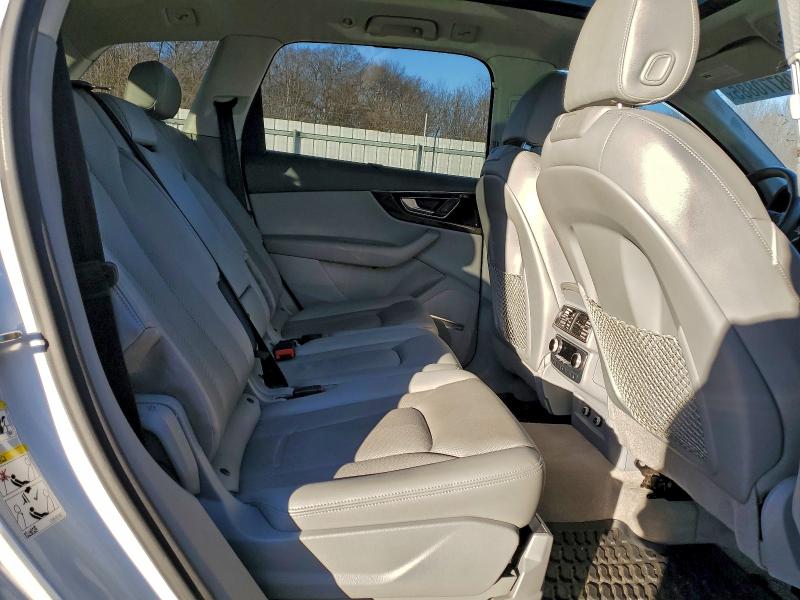 Photo 11 from auction – 2019 AUDI Q7 PREMIUM with VIN WA1LAAF72KD004397