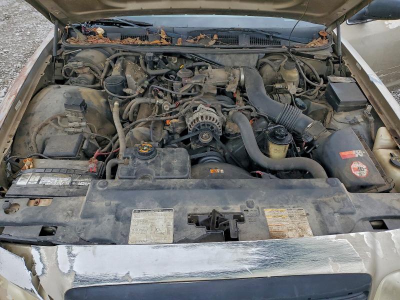 Photo 11 from auction – 2000 FORD CROWN VICT with VIN 2FAFP71W2YX179677