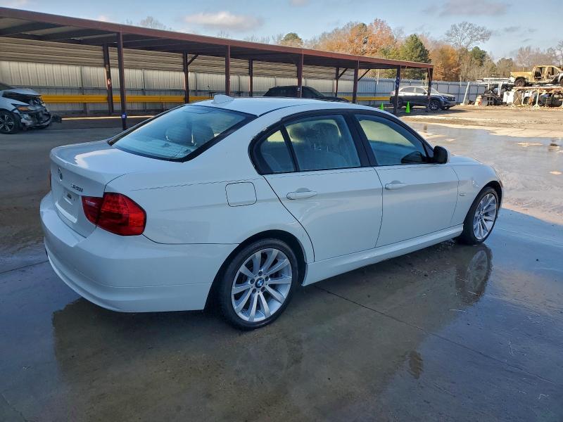 Photo 3 from auction – 2011 BMW 328 I with VIN WBAPH7G51BNN04142
