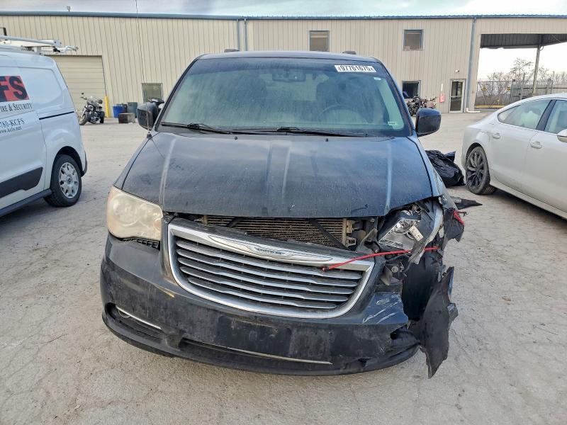 Photo 5 from auction – 2014 CHRYSLER TOWN & COU with VIN 2C4RC1BG1ER326157