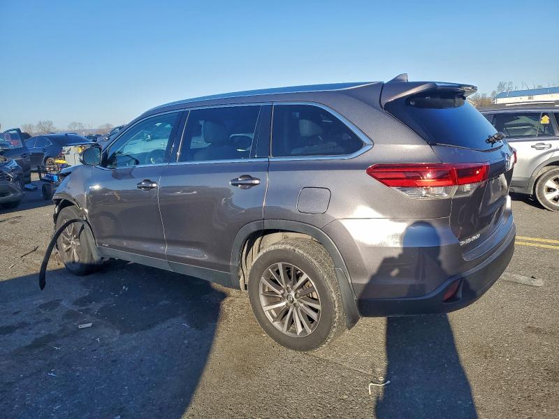 Photo 2 from auction – 2019 TOYOTA HIGHLANDER with VIN 5TDJGRFHXKS065178