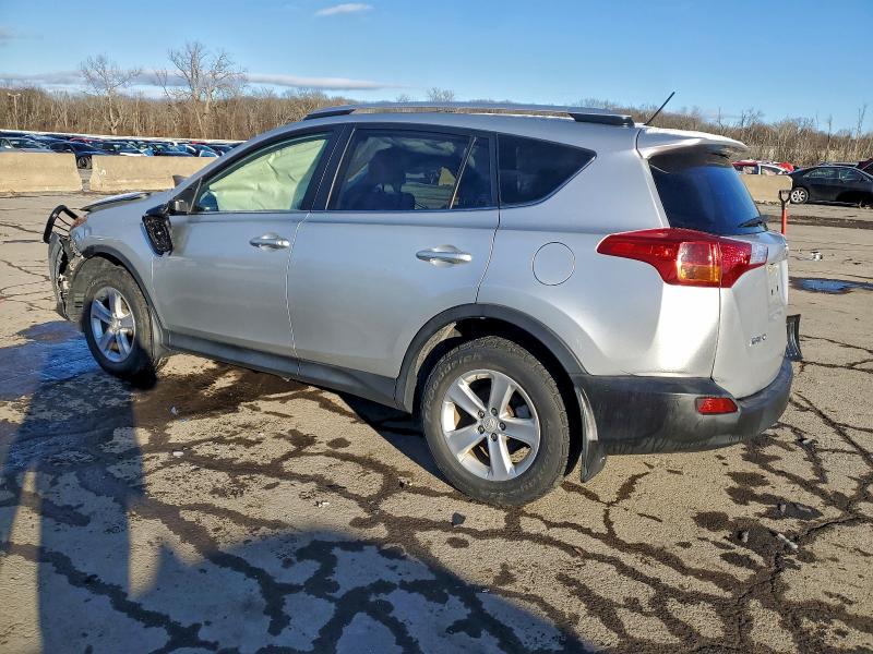 Photo 2 from auction – 2014 TOYOTA RAV4 XLE with VIN JTMRFREV8EJ005396