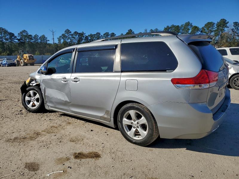 Photo 2 from auction – 2011 TOYOTA SIENNA LE with VIN 5TDKK3DC2BS128426