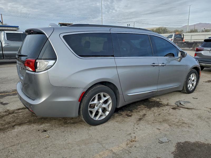 Photo 3 from auction – 2017 CHRYSLER PACIFICA T with VIN 2C4RC1BG0HR515032