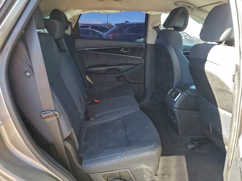 Photo 11 from auction – 2016 KIA SORENTO with VIN 5XYPG4A39GG135301