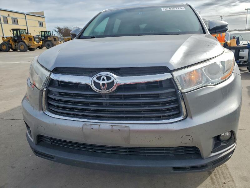 Photo 5 from auction – 2016 TOYOTA HIGHLANDER with VIN 5TDZKRFH3GS177023